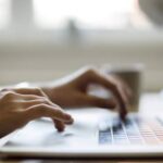 Facilitazione Digitale, Importante risultato per la città di Oria ammessa tra i progetti del Fondo PNRR Woman using her laptop for working from home