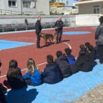 Oria: I Carabinieri Cinofili incontrano gli studenti della Scuola Primaria del 2° Istituto Comprensivo Statale “Monaco – Fermi” Oria. Carabinieri Cinofili incontrano gli studenti