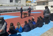 Oria: I Carabinieri Cinofili incontrano gli studenti della Scuola Primaria del 2° Istituto Comprensivo Statale “Monaco – Fermi” Oria. Carabinieri Cinofili incontrano gli studenti