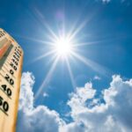 Puglia: La Regione dirama l’allerta per l’ondata di calore prevista nei prossimi giorni thermometer sun high degres hot summer day high summer temperatures picture id824845572