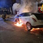 Auto in fiamme in pieno centro a Oria: indagini in corso per chiarire le cause