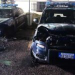 Incendio auto Polizia locale: attentatori immortalati dalle telecamere. Solidarietà al corpo e indagini in corso Incendio