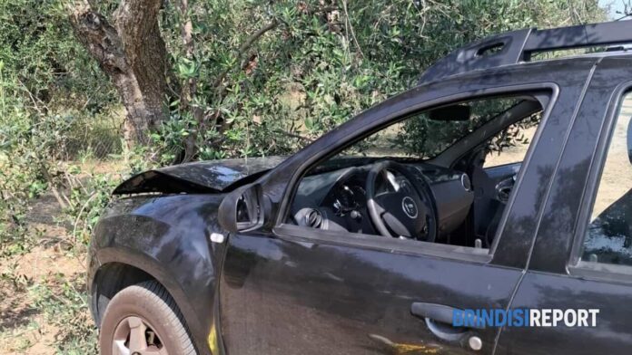 Auto contro albero, incidente in zona Oria
